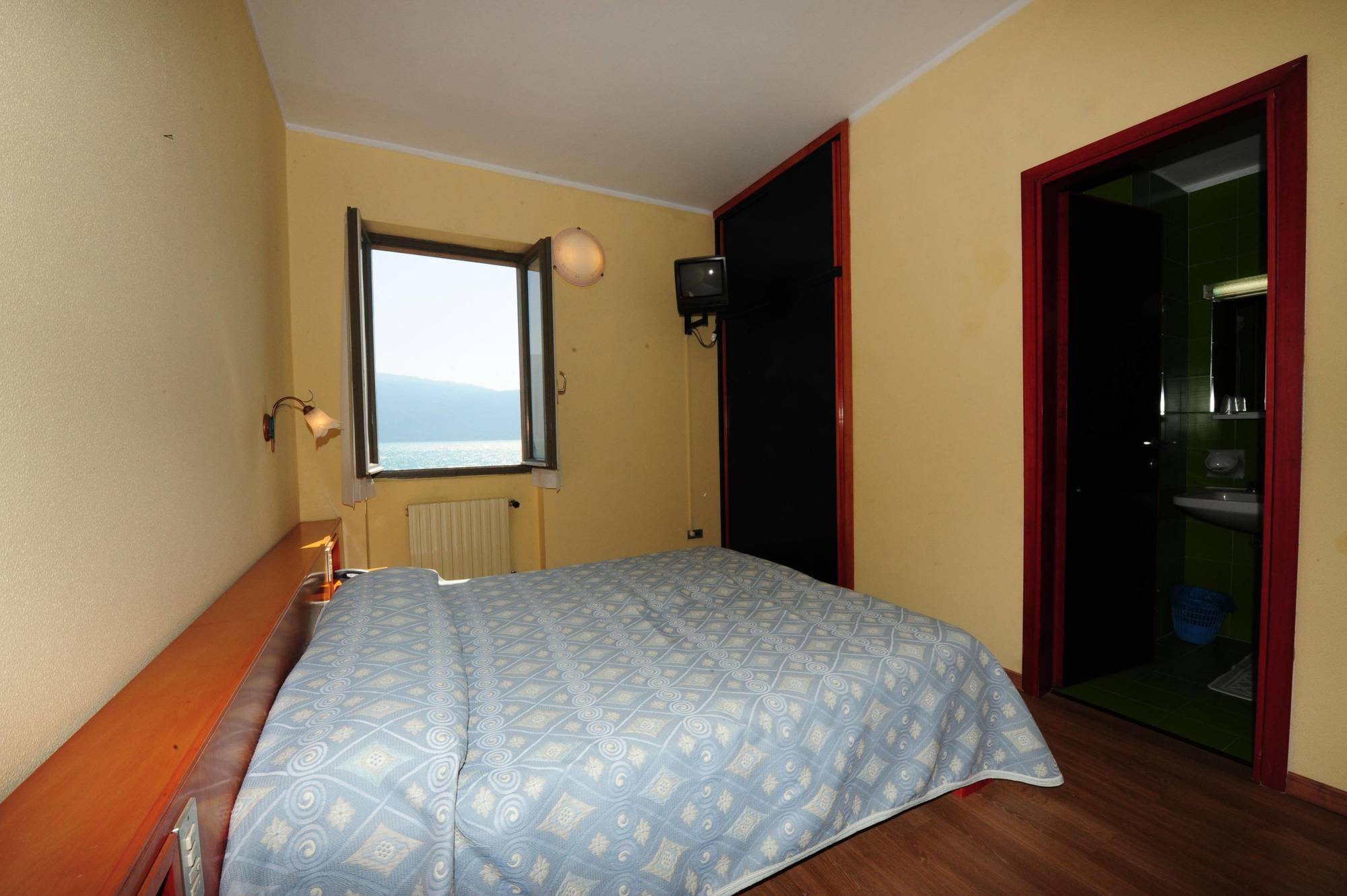 Hotel Lido Gargnano Exteriör bild