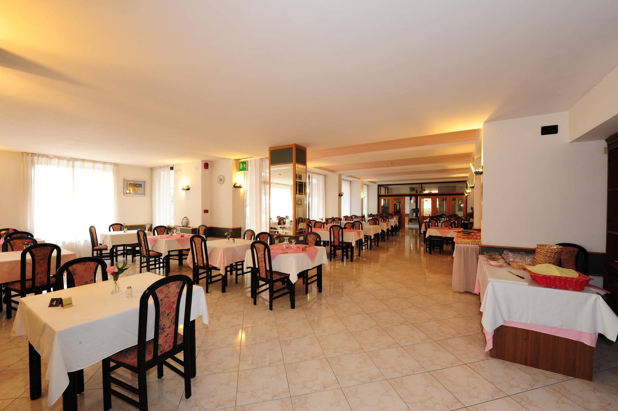 Hotel Lido Gargnano Exteriör bild