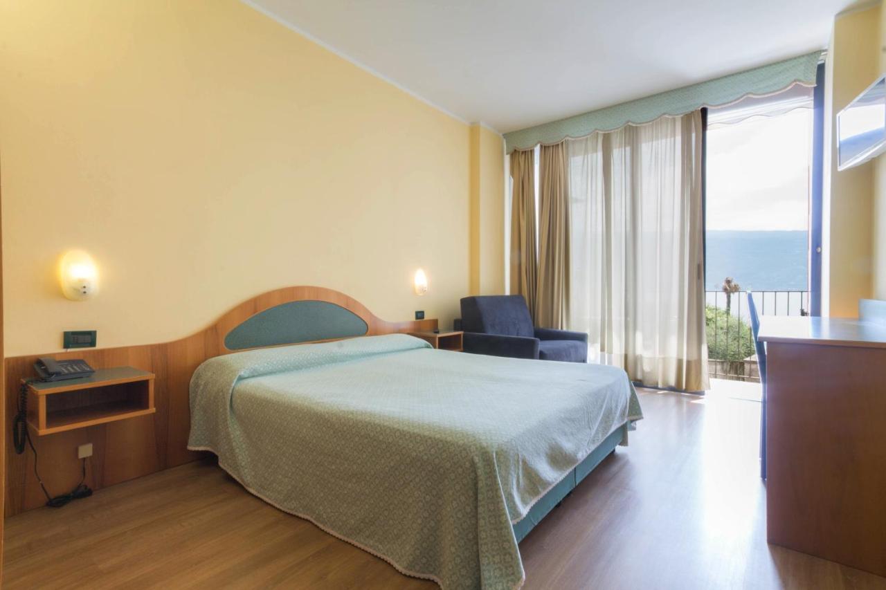 Hotel Lido Gargnano Exteriör bild
